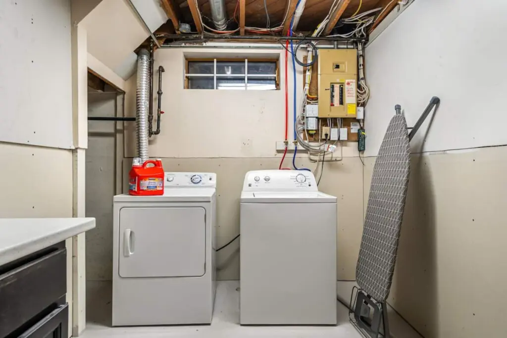 61823876 6c08 4d54 82a7 1a35b90f5eb2