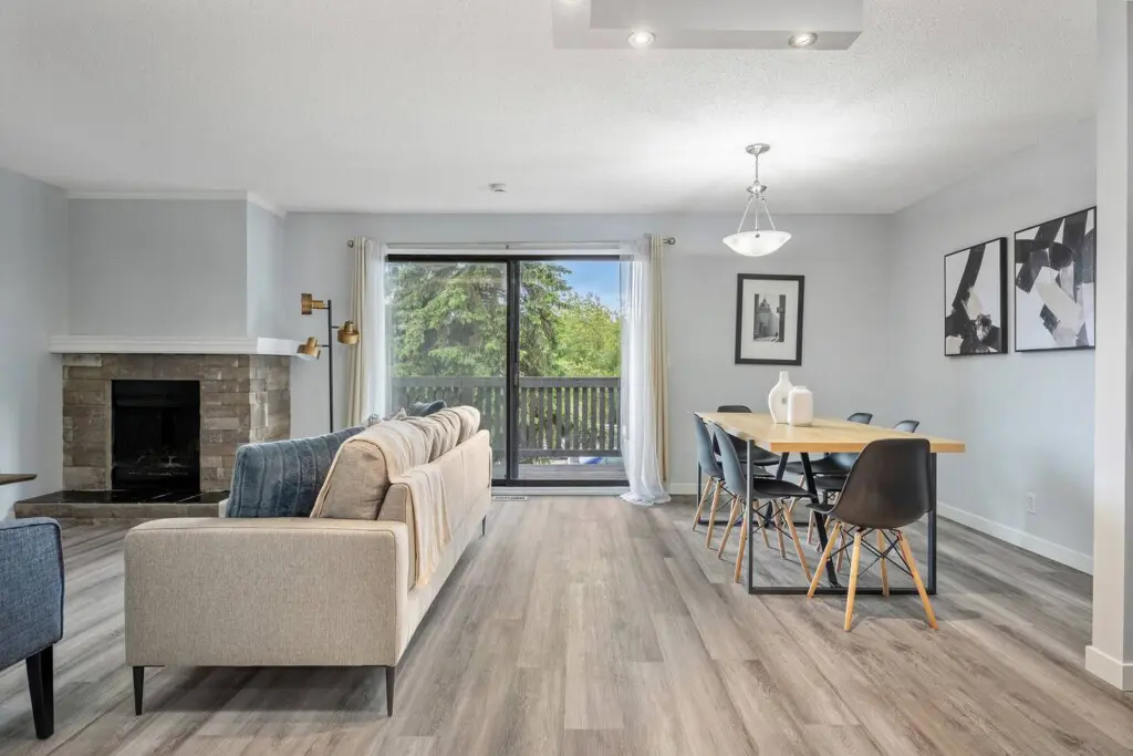 6587bada 441d 441f 8c00 0ae8ceac1a22