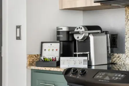 7c90d9cd e6a4 4d9d 98b6 35f9a6cd0bb9