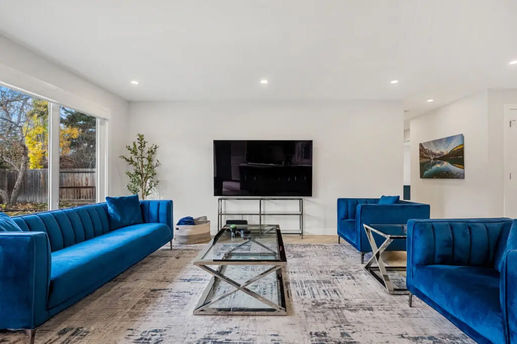 8e3666ef de2e 4917 b945 b945aae76850