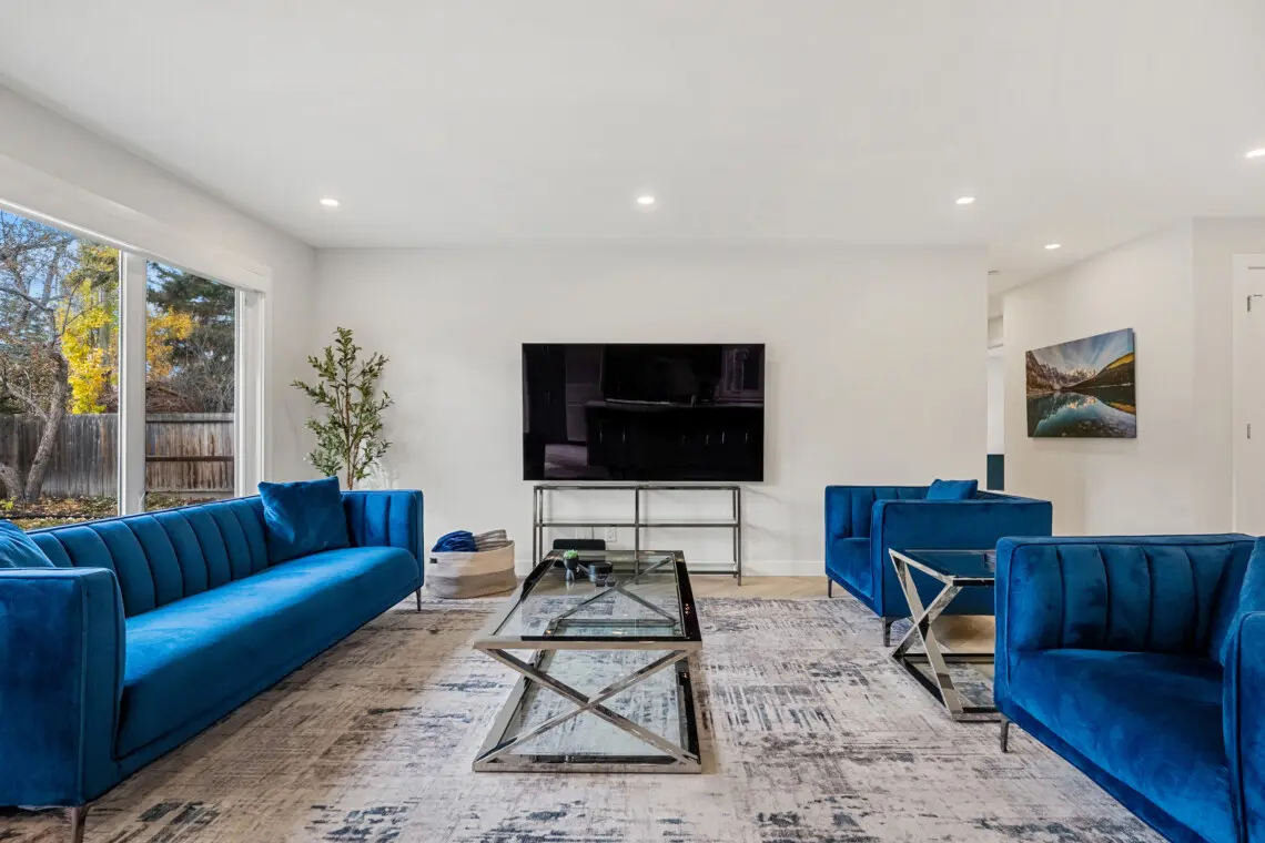 8e3666ef de2e 4917 b945 b945aae76850