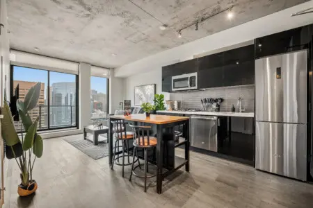 e38aa326 58f2 470c aad9 6caa4fa65421