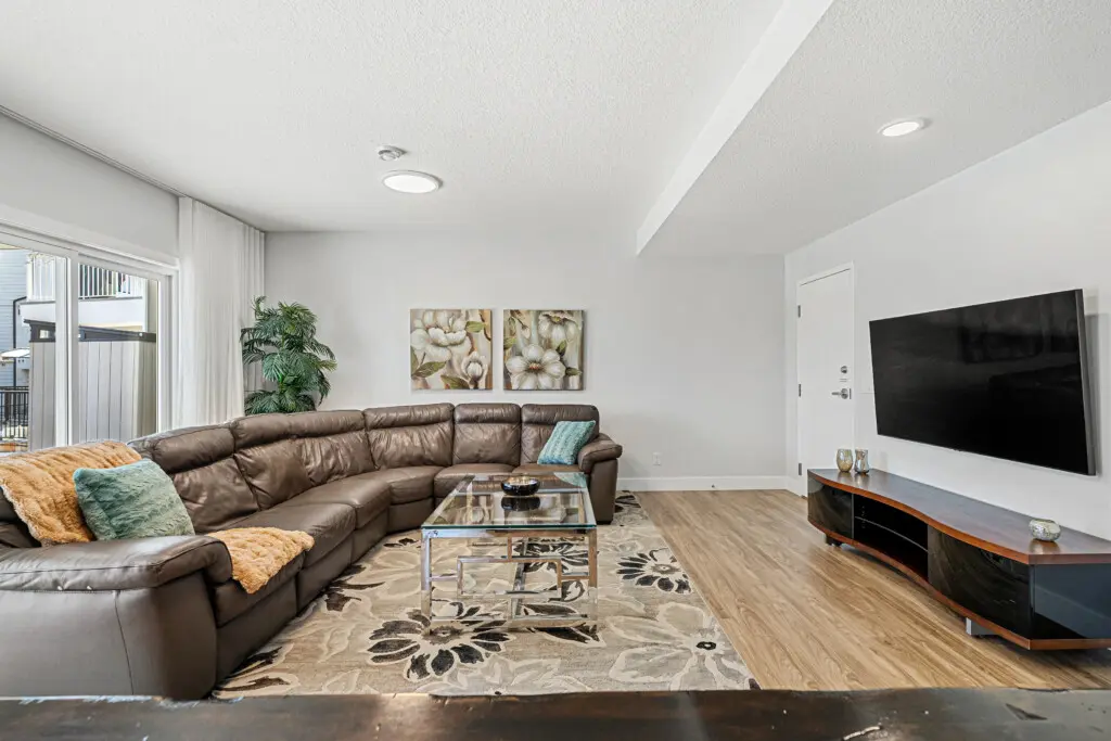 e6357571 32d0 4c37 acba aa173e72297f