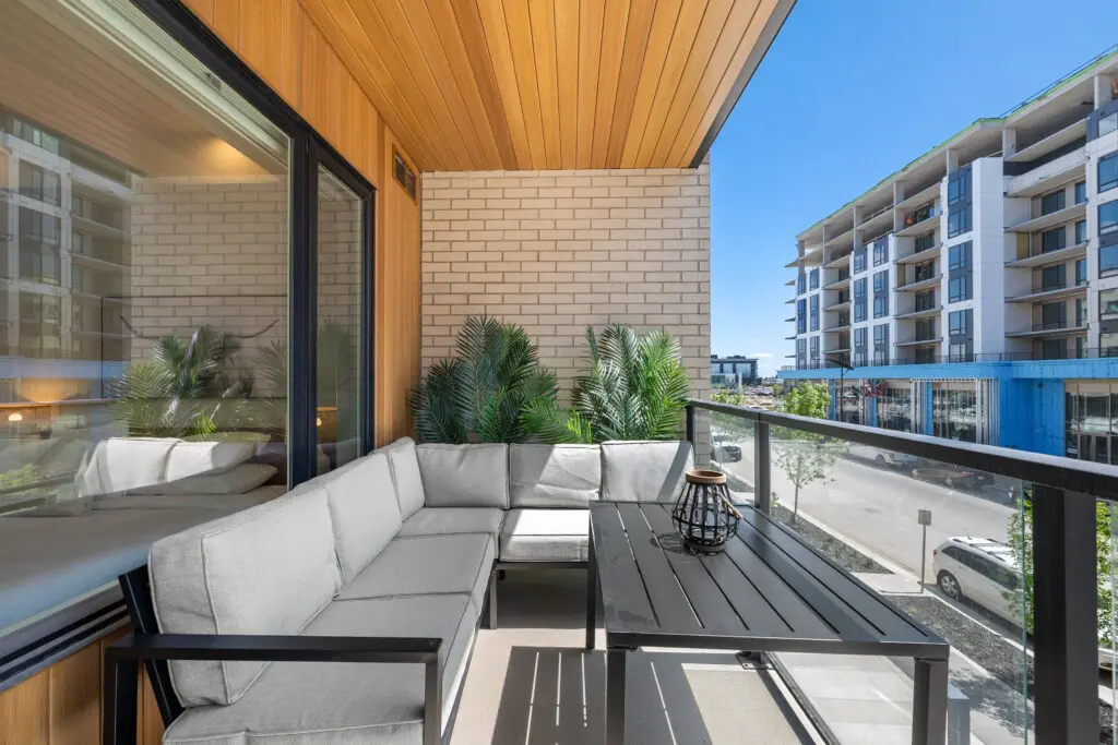 08309333 ae6d 4156 9998 c83c95236b86