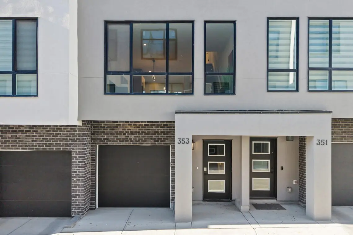 241c044e 0713 4128 9bdf 366cbea828a9