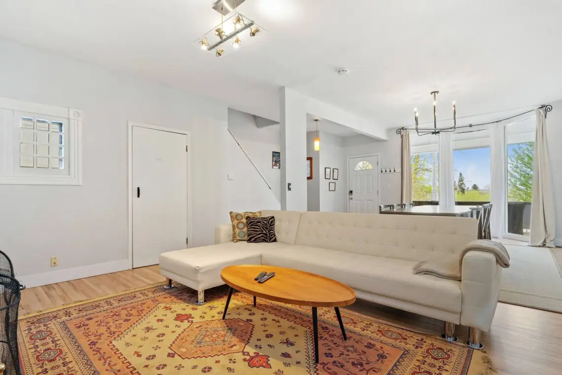 e9b9b192 3e37 404a a75b 1ab39e59bb1c