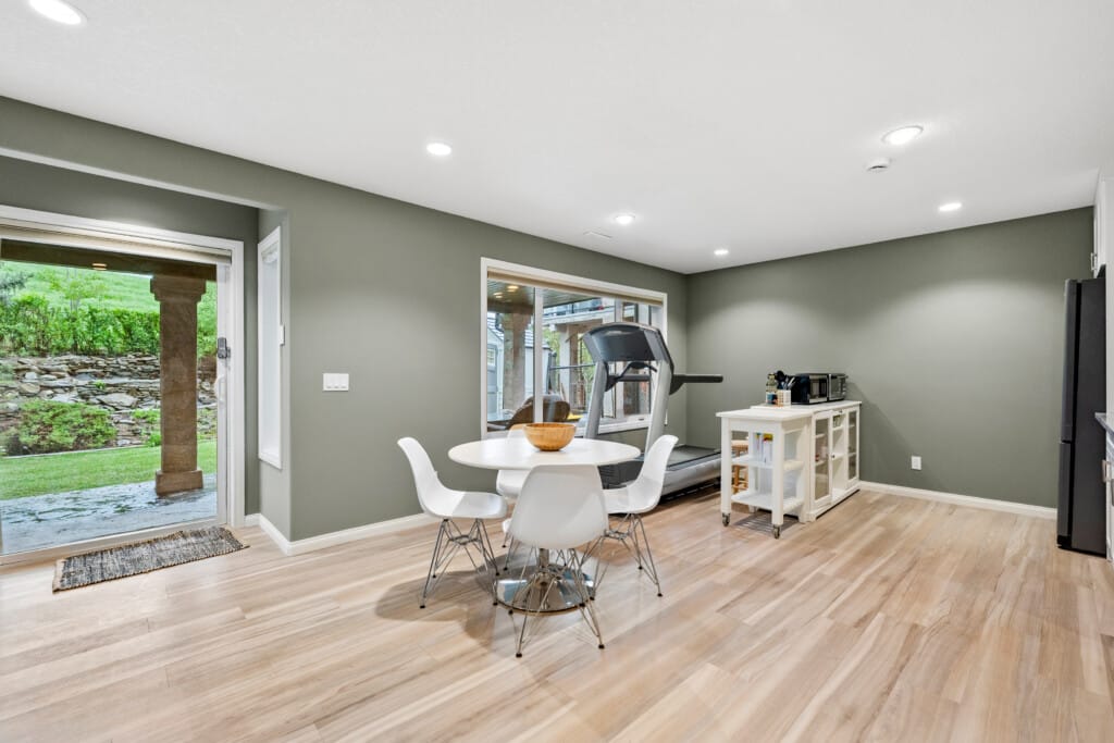 Private Evergreen Suite | Steps to Fish Creek - photo 2
